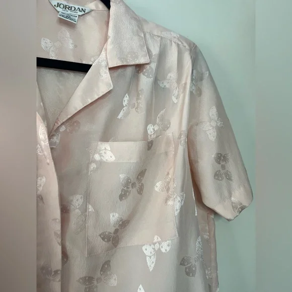 Vintage Jordan New York Button Up, V-Neck Pink Collared Blouse, Bow Print Sz 5/6 - Picture 3 of 11